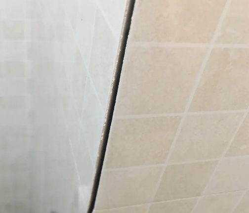 浪卡子瓷砖空鼓维修公司分享阳台瓷砖脱落的修复过程可以分为以下几个步骤